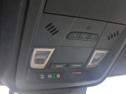Used 2025 Cadillac XT4 Premium Luxury FWD image 31