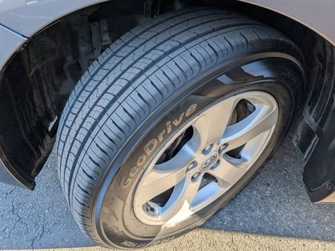 Used 2015 Toyota Sienna LE image 21