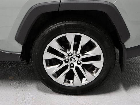 Used 2022 Toyota RAV4 XLE Premium AWD/4WD image 18
