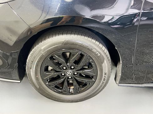 Used 2026 Toyota Sienna XLE FWD image 13