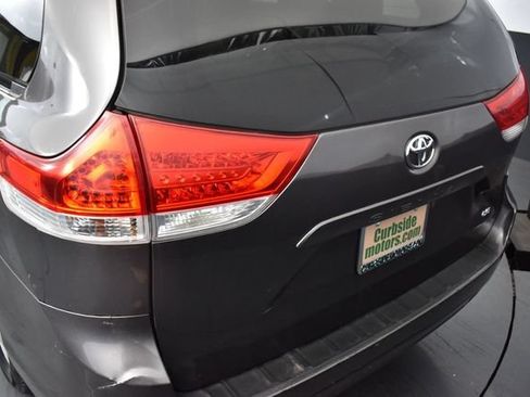Used 2012 Toyota Sienna LE FWD image 18