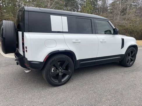 Used 2025 Land Rover Defender 110 X-Dynamic SE image 2