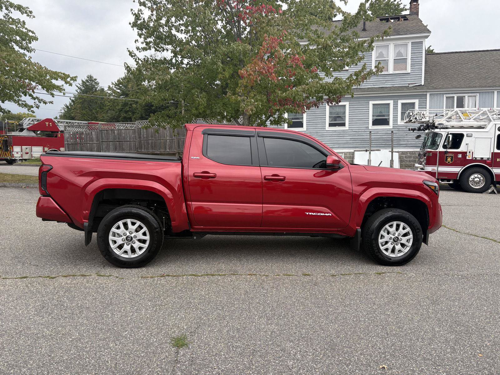 Used 2026 Toyota Tacoma SR5 AWD/4WD image 8