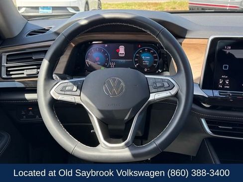 Used 2025 Volkswagen Atlas SE AWD/4WD image 21