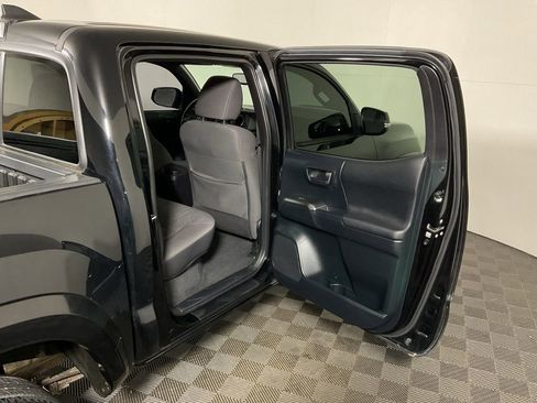 Used 2016 Toyota Tacoma TRD Sport w/ Towing Package image 31