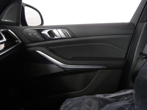 Used 2026 BMW X7 M60i image 25