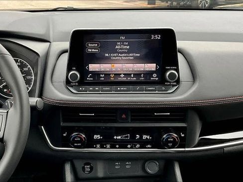 Certified 2025 Nissan Rogue SV AWD/4WD image 7