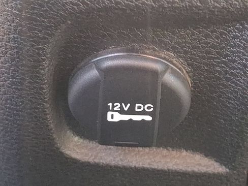 Used 2022 RAM 1500 Classic SLT AWD/4WD image 25