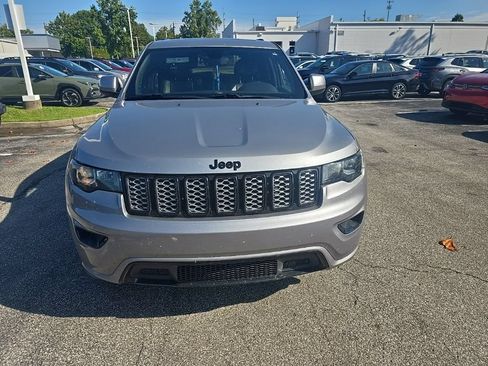 Used 2018 Jeep Grand Cherokee Altitude AWD/4WD image 8