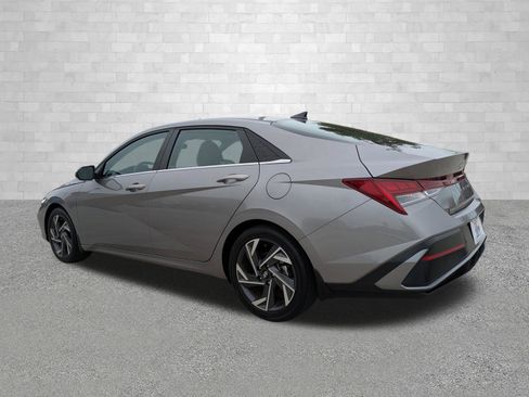 Certified 2024 Hyundai Elantra Limited image 4