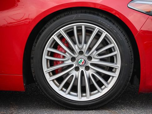 Used 2020 Alfa Romeo Giulia w/ Quick Order Package 22K Sport RWD image 19