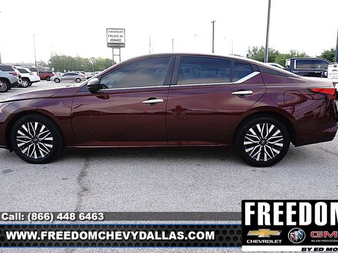 Used 2025 Nissan Altima 2.5 SV image 4