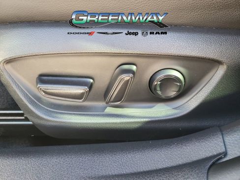 Used 2022 Toyota Camry SE image 18