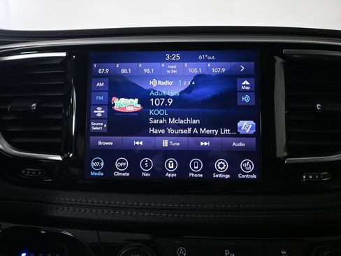 Used 2020 Chrysler Pacifica Limited image 29