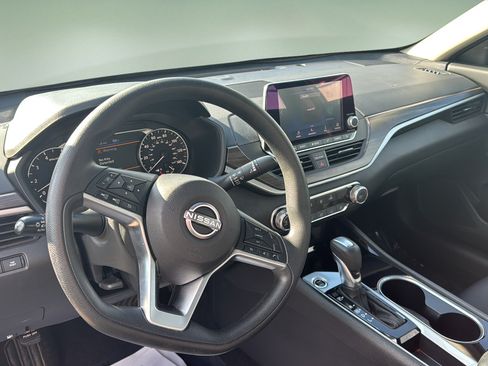 Used 2024 Nissan Altima 2.5 SV FWD image 17