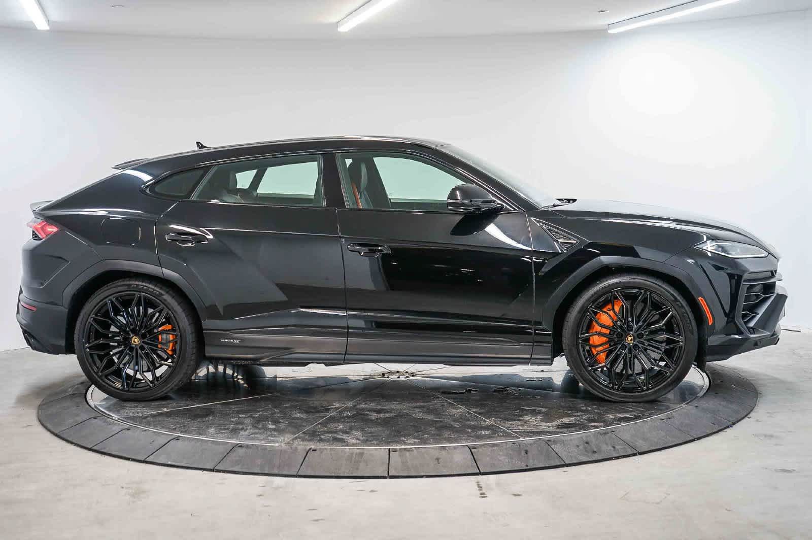 Used 2025 Lamborghini Urus SE AWD/4WD image 8