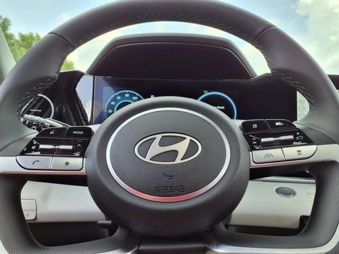 New 2025 Hyundai Elantra Limited image 22