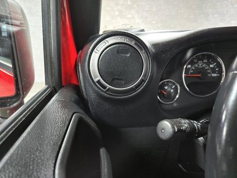 Used 2018 Jeep Wrangler Willys Wheeler image 12