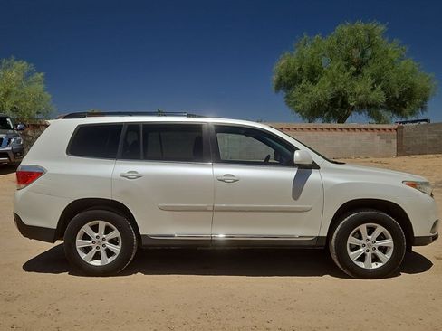 Used 2013 Toyota Highlander Plus FWD image 4