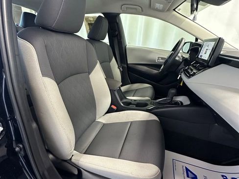 Used 2025 Toyota Corolla LE image 19