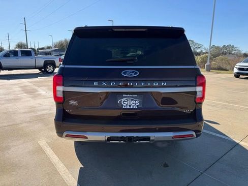 Used 2024 Ford Expedition Max XLT image 4