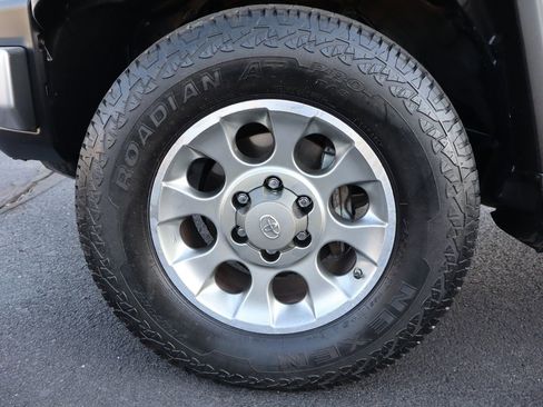 Used 2012 Toyota FJ Cruiser 4WD w/ Upgrade Pkg image 39