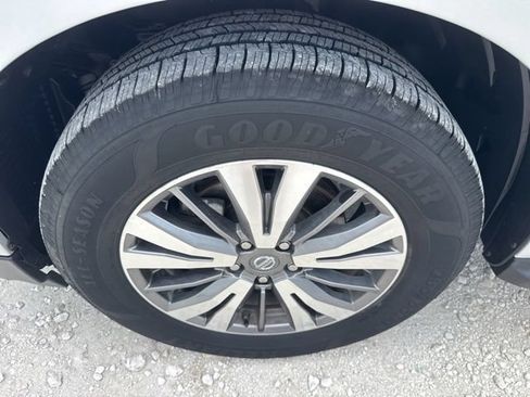 Used 2020 Nissan Pathfinder SL AWD/4WD image 27