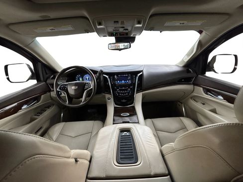Used 2017 Cadillac Escalade Premium Luxury AWD/4WD image 17