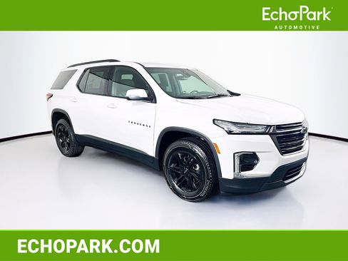 Used 2023 Chevrolet Traverse LT image 1