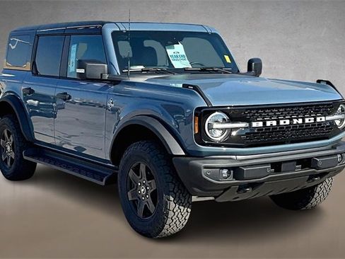 New 2025 Ford Bronco Outer Banks image 2