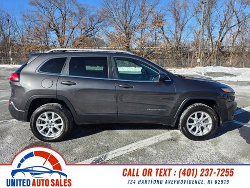 Used 2014 Jeep Cherokee Latitude w/ Cold Weather Group AWD/4WD image 6