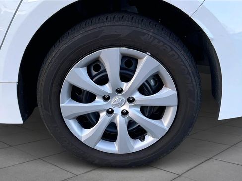 Used 2025 Toyota Corolla LE image 11