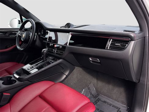 Used 2023 Porsche Macan S AWD/4WD image 34