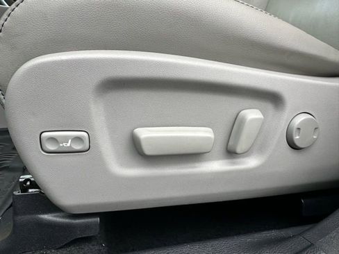 Used 2018 Toyota Highlander XLE image 18