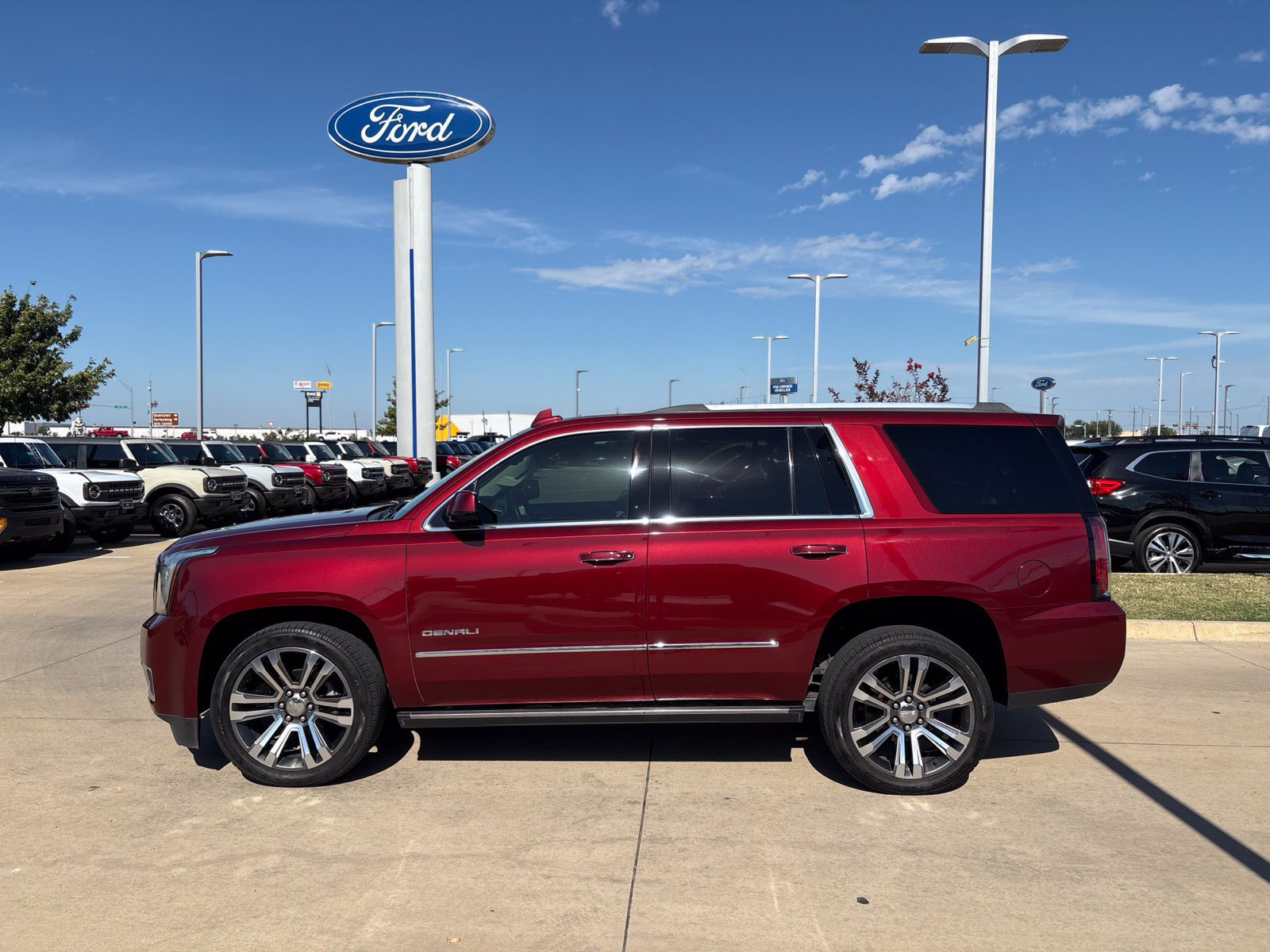 Used 2017 GMC Yukon Denali w/ Open Road Package RWD image 2
