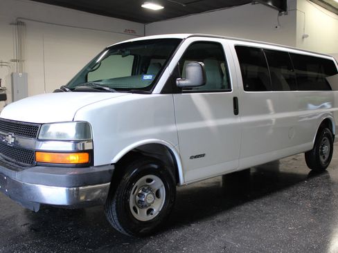 Used 2005 Chevrolet Express 3500 Extended Passenger w/ LS Preferred Equipment Group RWD image 7