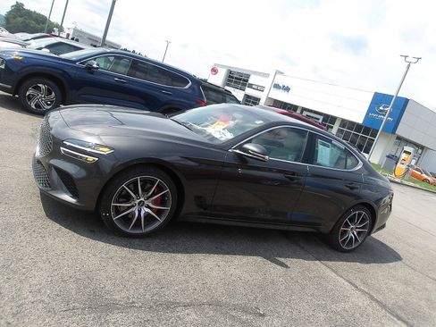 Used 2025 Genesis G70 2.5T image 4
