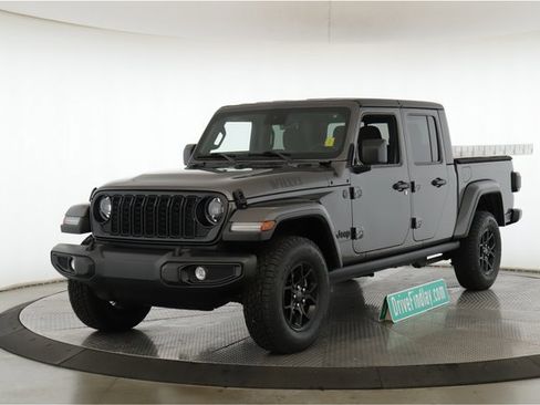 Used 2024 Jeep Gladiator Willys image 10
