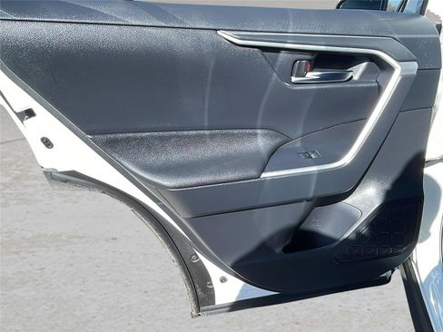 Used 2022 Toyota RAV4 XLE image 17