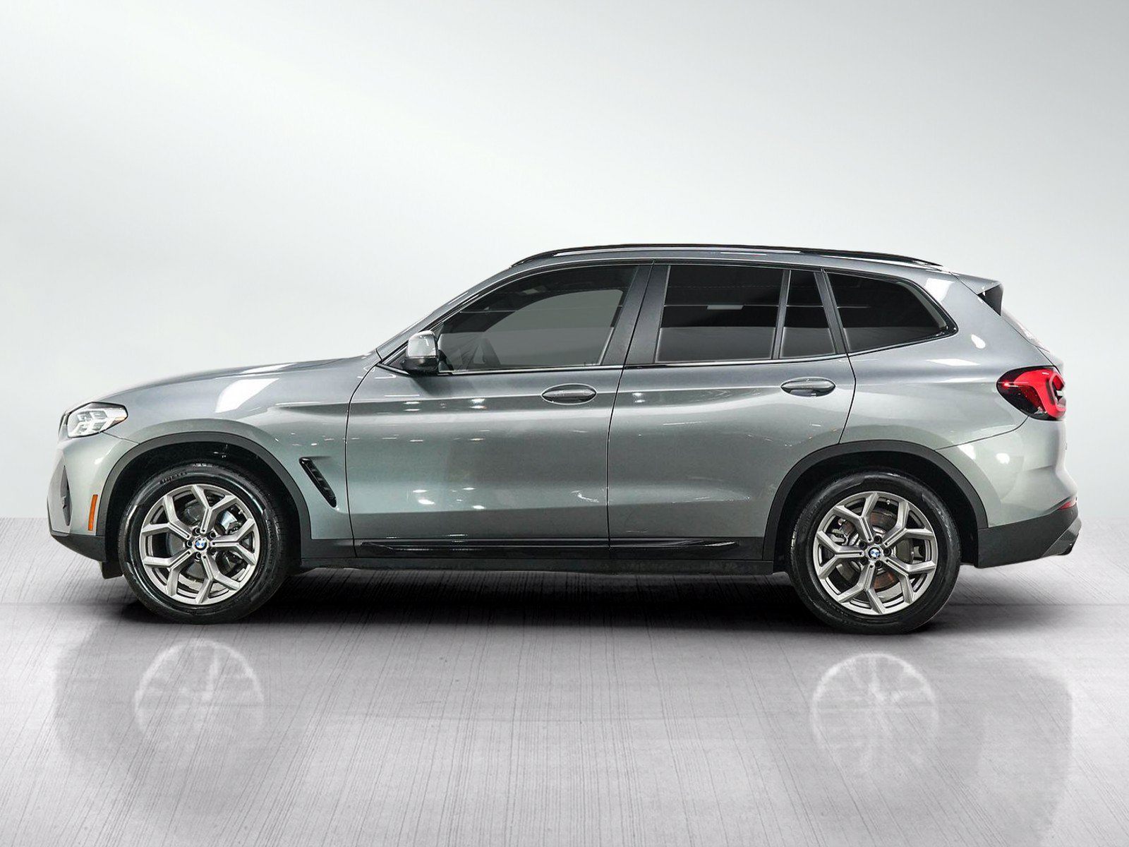 Used 2023 BMW X3 xDrive30i AWD/4WD image 2