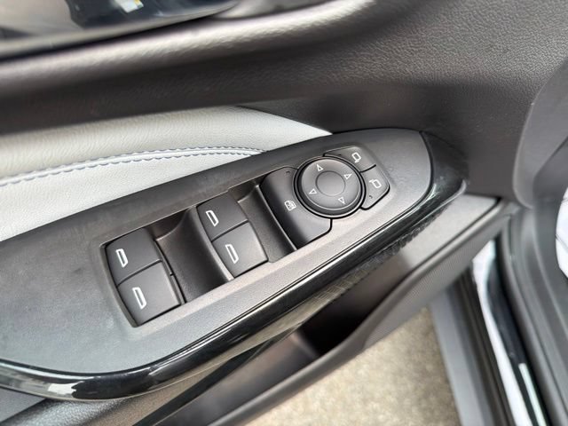 Used 2025 Chevrolet Trax LT w/ Sunroof Package FWD image 20