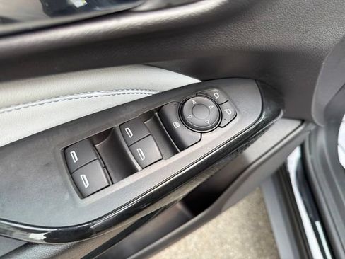 Used 2025 Chevrolet Trax LT w/ Sunroof Package FWD image 20