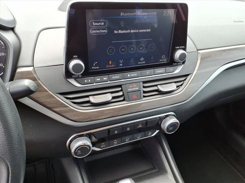 Used 2025 Nissan Altima 2.5 SV FWD image 28
