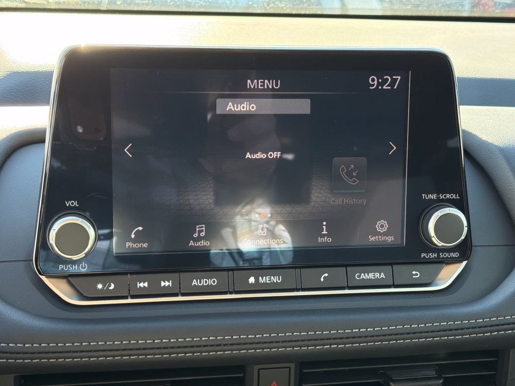 Used 2025 Nissan Rogue S AWD/4WD image 25
