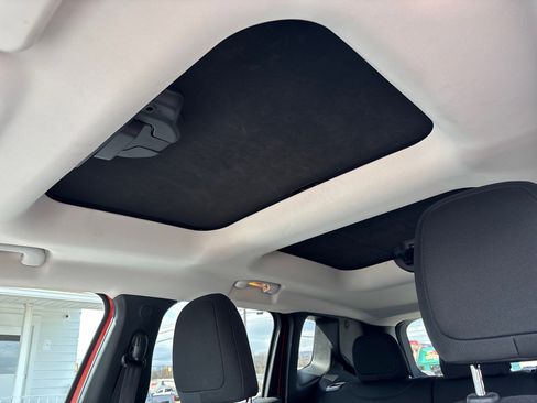 Used 2016 Jeep Renegade Trailhawk w/ Cold Weather Group image 10