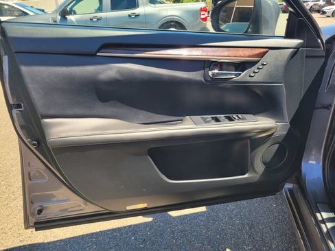 Used 2014 Lexus ES 350 w/ Premium Package FWD image 16