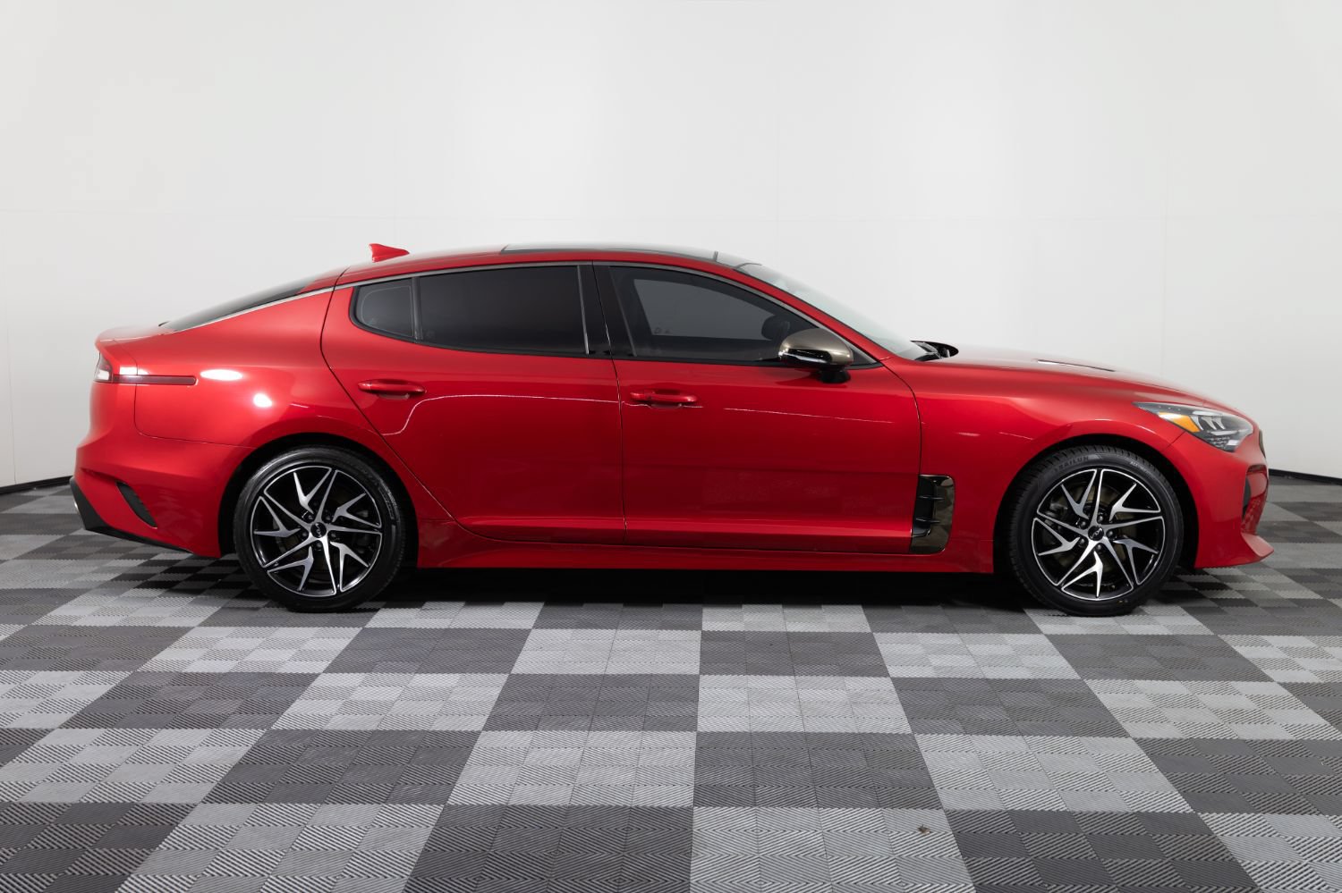 Used 2023 Kia Stinger GT-Line w/ Sun & Sound Package RWD image 9