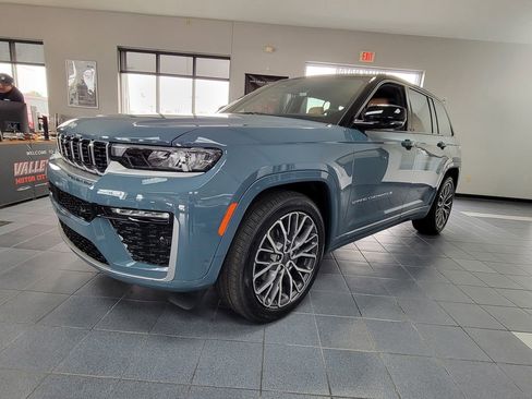 New 2026 Jeep Grand Cherokee Summit AWD/4WD image 3