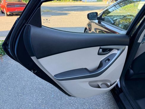 Used 2016 Hyundai Elantra SE FWD image 19