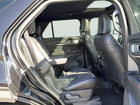 Used 2025 Ford Explorer ST image 13